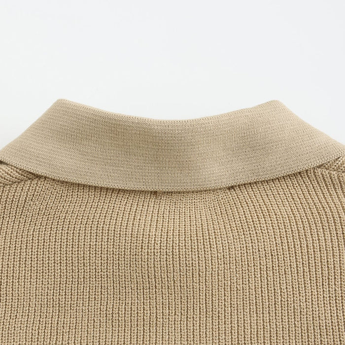 Zip Sweater – Ribbed Texture & Turn-Down Collar